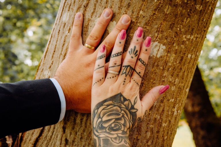 mains alliances photographe mariage gers