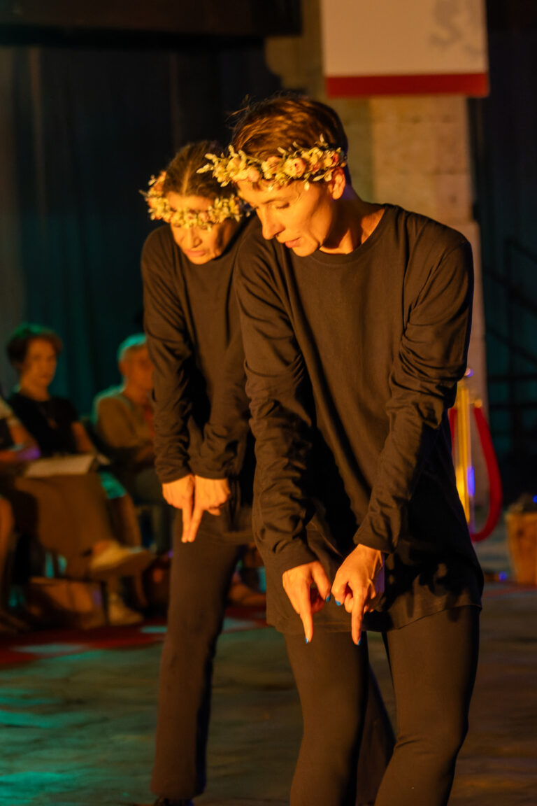 photos de théâtre Les fables de la fontaine Clo Lestrade Auch