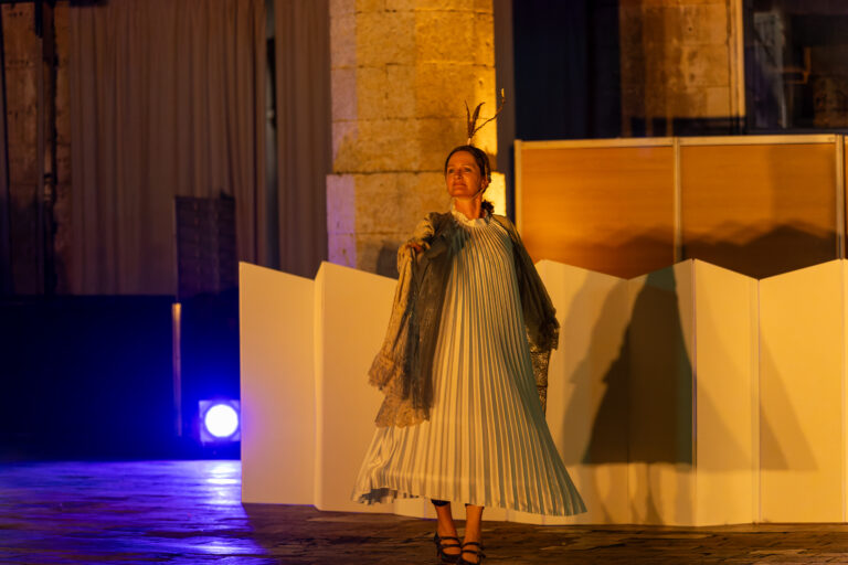 photos de théâtre Les fables de la fontaine Clo Lestrade Auch