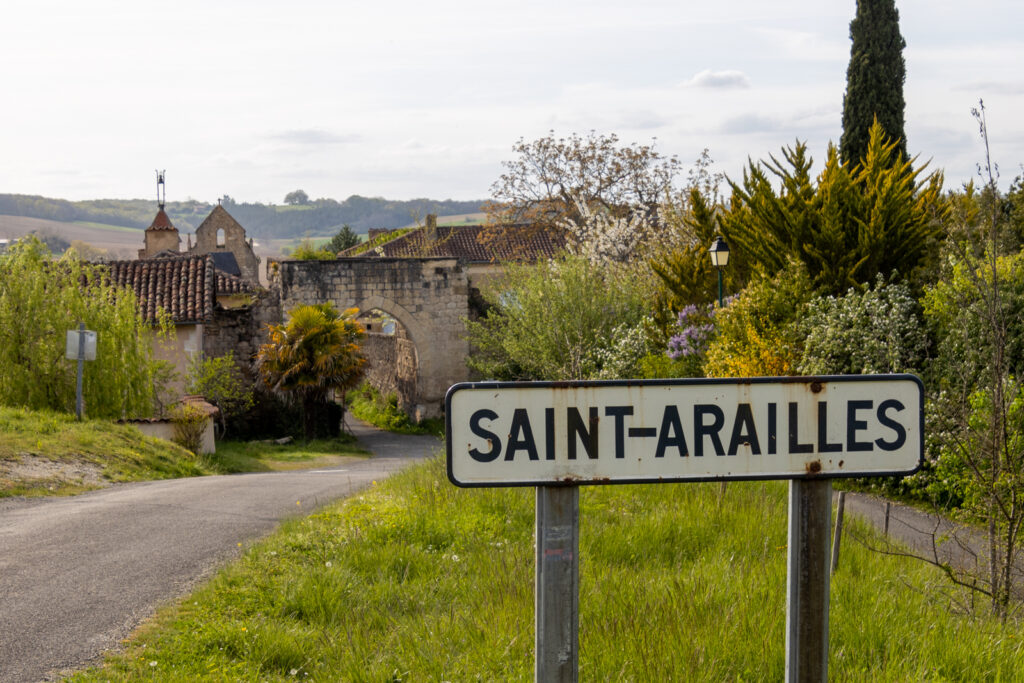 Le Gers en 461 étapes Entrée du village de St Arailles