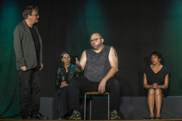 photos de théâtre Des acteurs de théatre sont sur scène