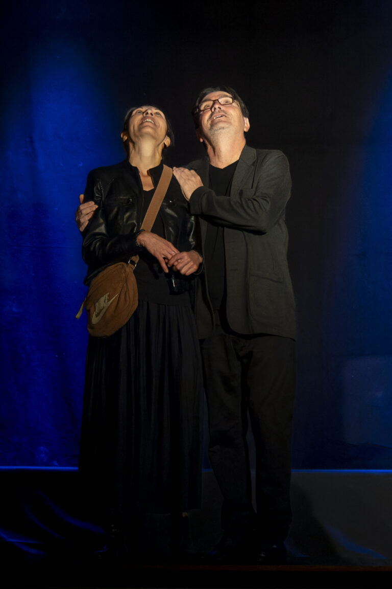 photos de théâtre 2 acteurs sur scène