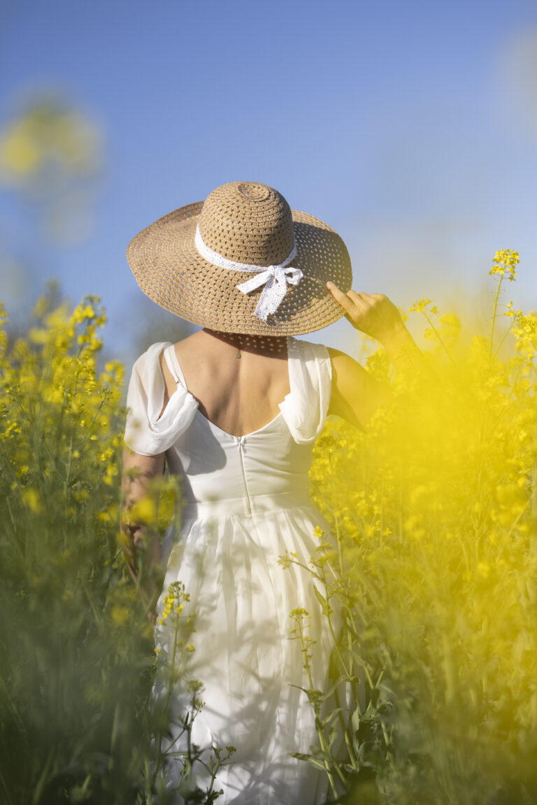 robe de mariée dans les colzas