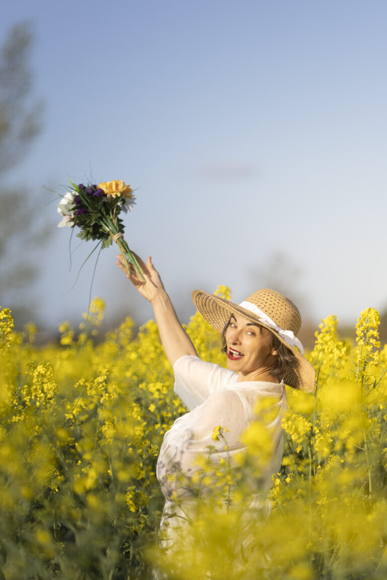 robe de mariée dans les colzas