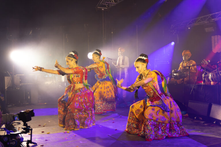 Bollywood Masala Orchestra Festival Welcome in Tziganie Seissan Gers