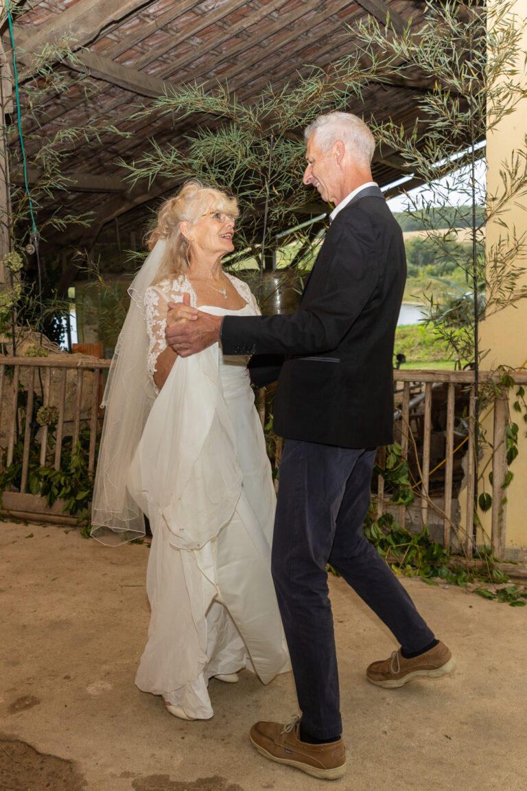 Mariage Marc et Sonia Clos du Gaja Marc et Sonia dansent