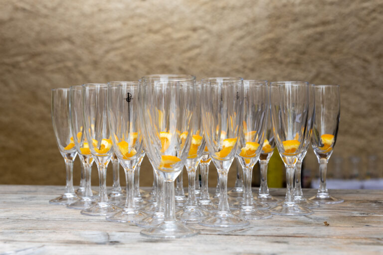 le château de Camille à St Jean le comtal : verres de pousse rapière