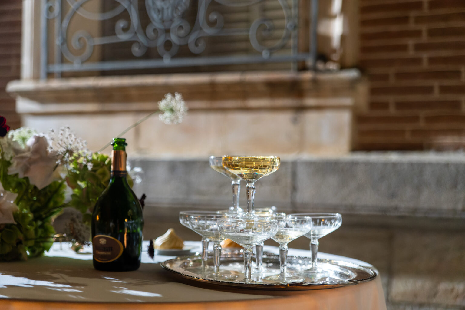 Mariage Marion et guillaume Chateau de la barronie Bar à champagne