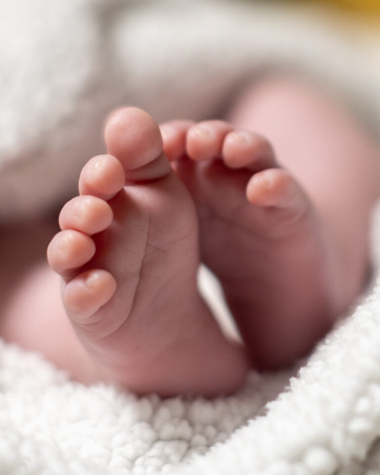 séance nouveau né : petits pieds