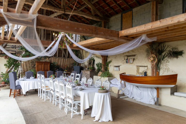 Grange avec table de mariage : Clos du Gaja à Troncens, lieu idéal pour un baptême / mariage ou tout événement privé