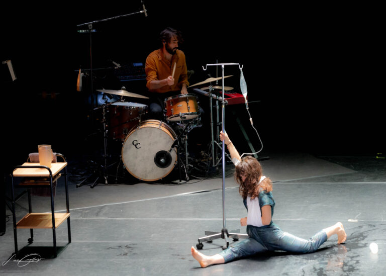 Photo de scène lors du festival CIRCa à Auch MEMM (Mauvais endroit mauvais moment) Circa 2021
