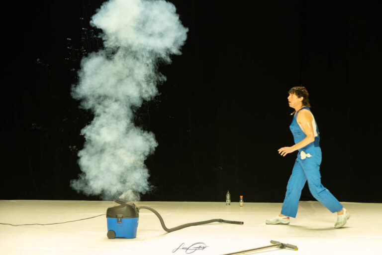 Photo de scène lors du festival CIRCa à Auch Polyester Circa 2022