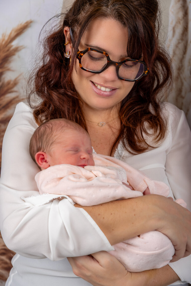 photo maman et son bébé au studio Laure Geoffroy photographie