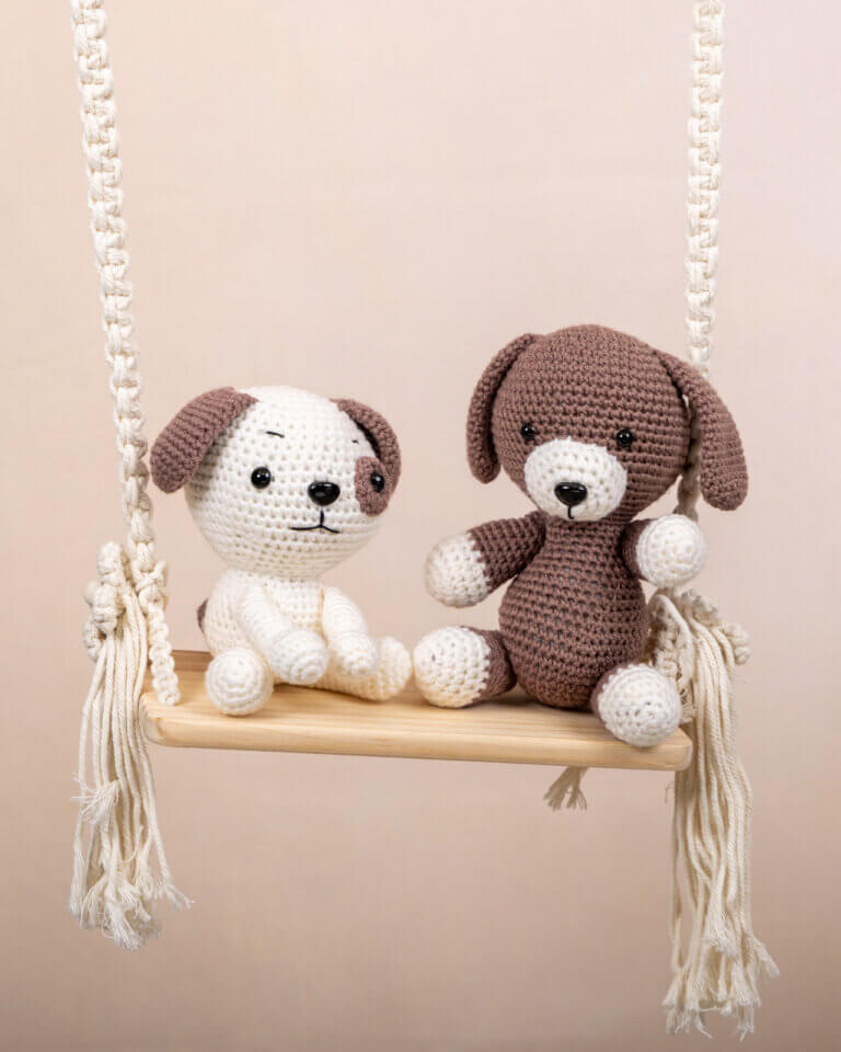 Chiens en crochet marron et beige – Créations artisanales Fait de Fil (Marily)