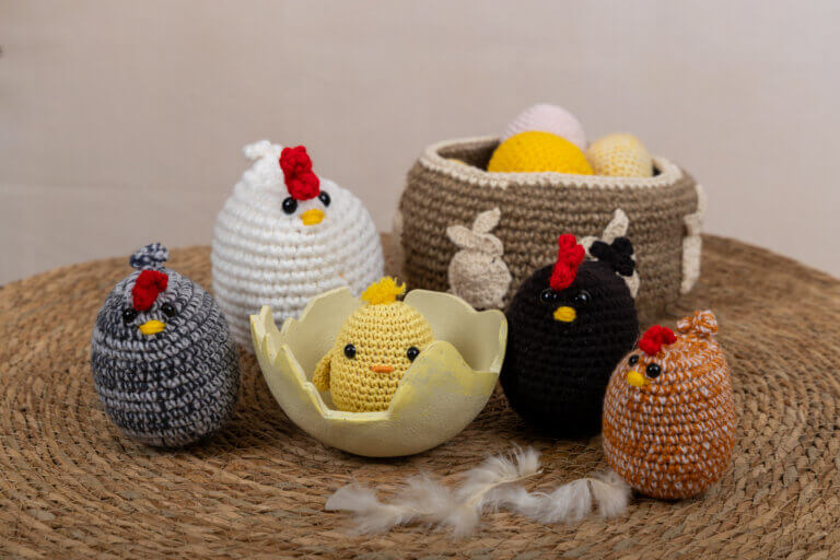 Poules, poussins, oeufs et paniers à oeufs en crochet – Créations artisanales Fait de Fil (Marily)