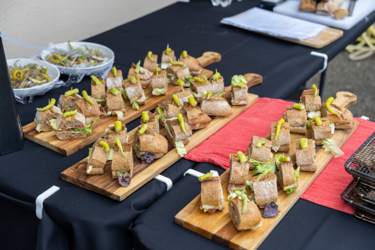 Décoration élégante et raffinée pour le baptême de Robin dans le Gers en juin 2025, toasts