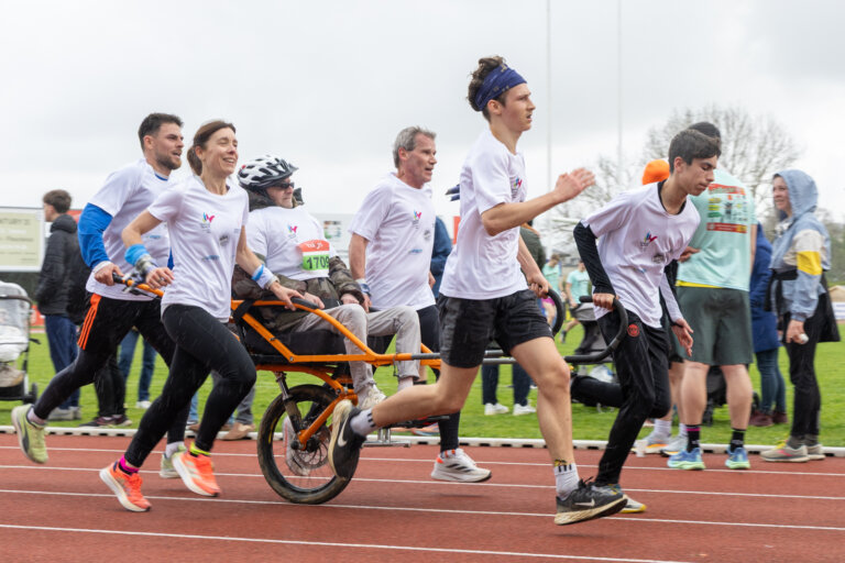 Coureur en joëllette participant à la course du Souffle du Gers