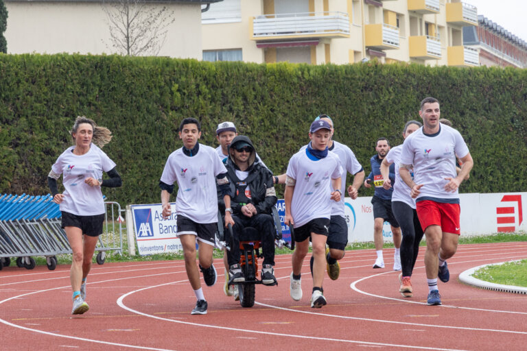 Coureur en joëllette participant à la course du Souffle du Gers