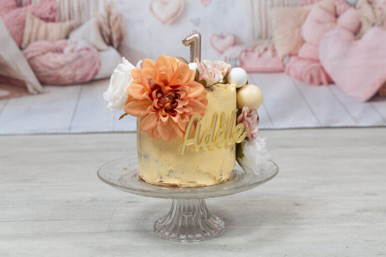 séance photo bébé 1 an décor pastel cœur arc-en-ciel Gers