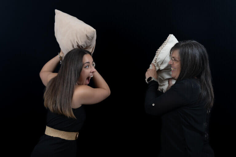 Morgane et sa maman Nathalie en séance photo maman fille en studio à Auch