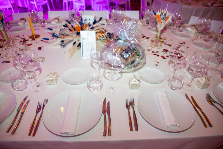 Décoration de table élégante lors d’un mariage au domaine de Beaulieu à Auch