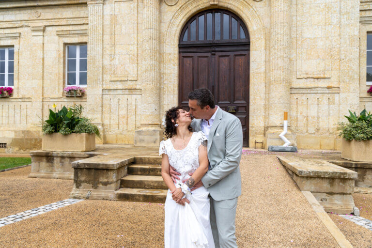 Mariage de E&R devant la mairie de Mirande dans le Gers