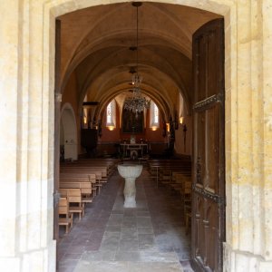 Église de Castelnau d’Arbieu dans le Gers, lieu du baptême de Robin en juin 2025, architecture authentique.