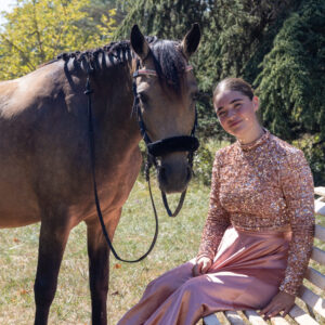 Jeune cavalière et sa ponette